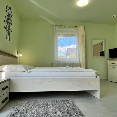 Gardencity Apartmanhaz Gyor Exterior photo