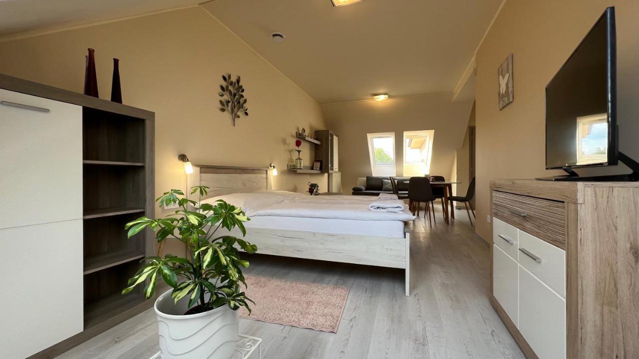 Apartment Gardencity Apartmanhaz Gyor