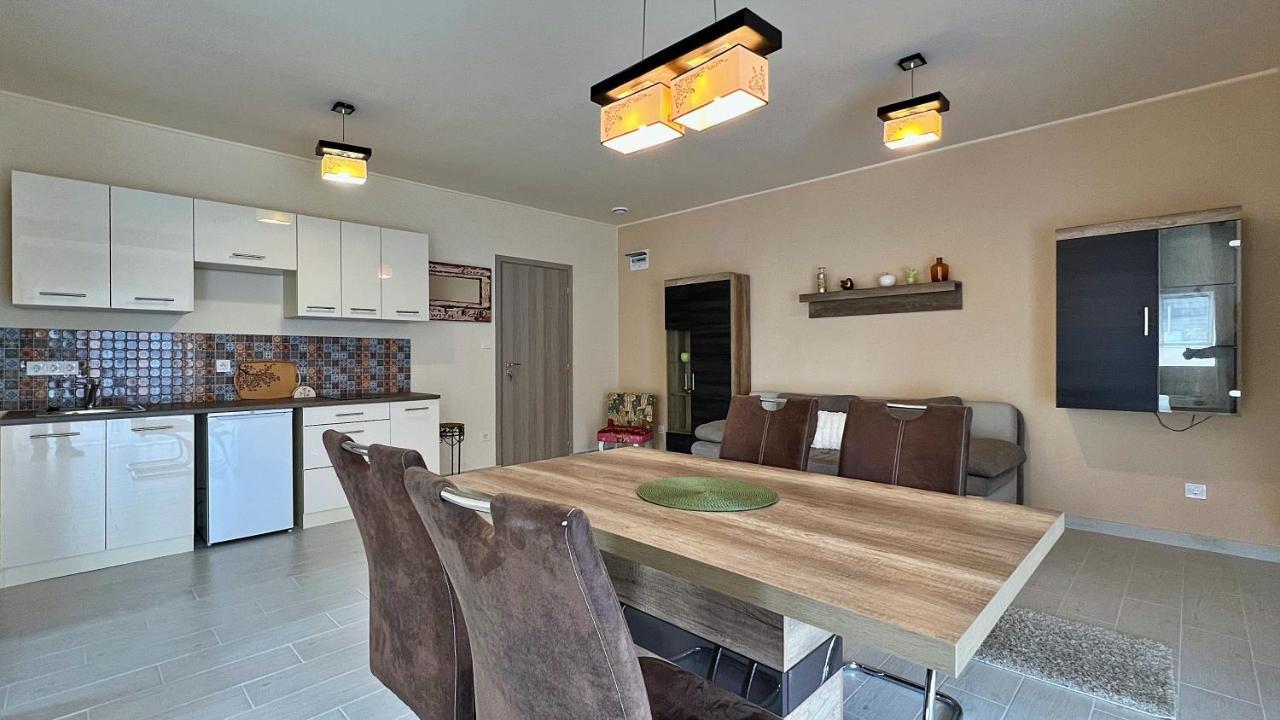 Gardencity Apartmanhaz * Gyor