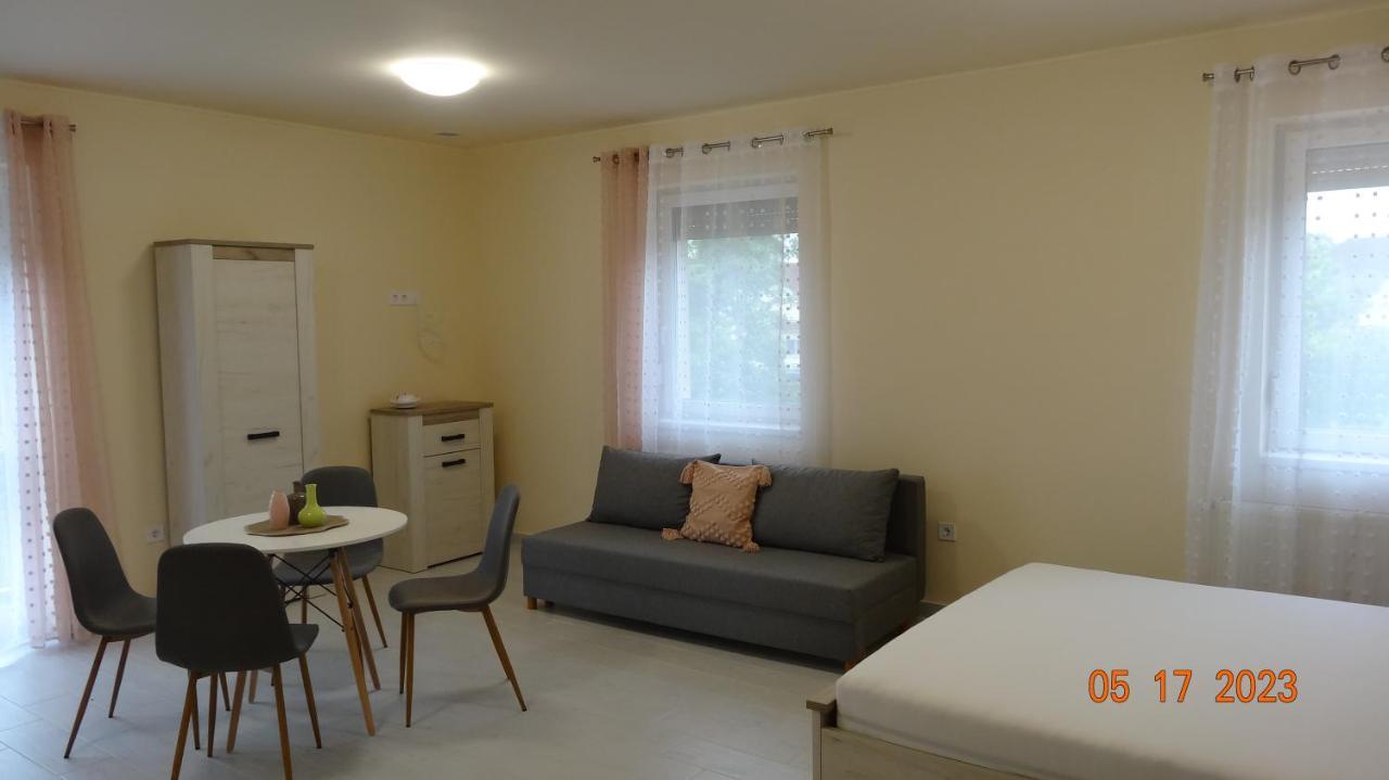 Gardencity Apartmanhaz * Gyor