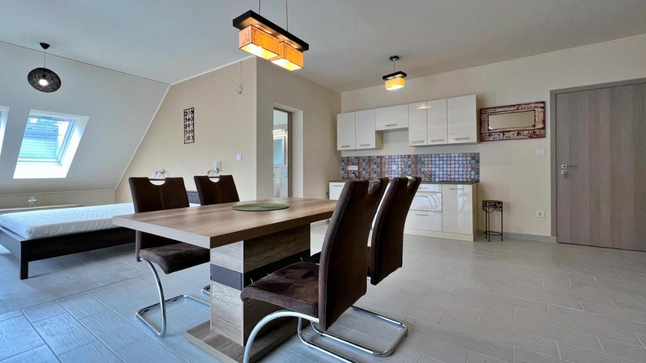 Gardencity Apartmanhaz * Gyor